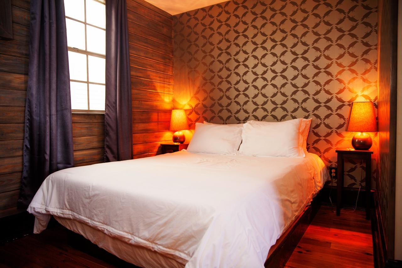 Deluxe Queen Suite