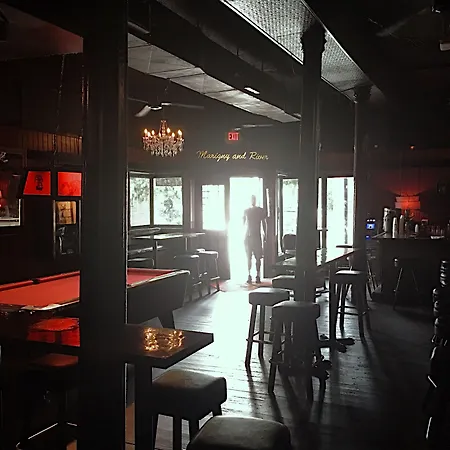 Royal Street Inn & Bar-3